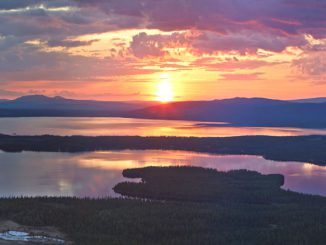 Die Mitternachtssonne im Norden Schwedens