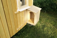Keine Sauna, keine Stuga, sondern ein Hühnerstall. Langsam nimmt er Formen an. Keine Sauna, keine Stuga, sondern ein Hühnerstall. Langsam nimmt er Formen an.